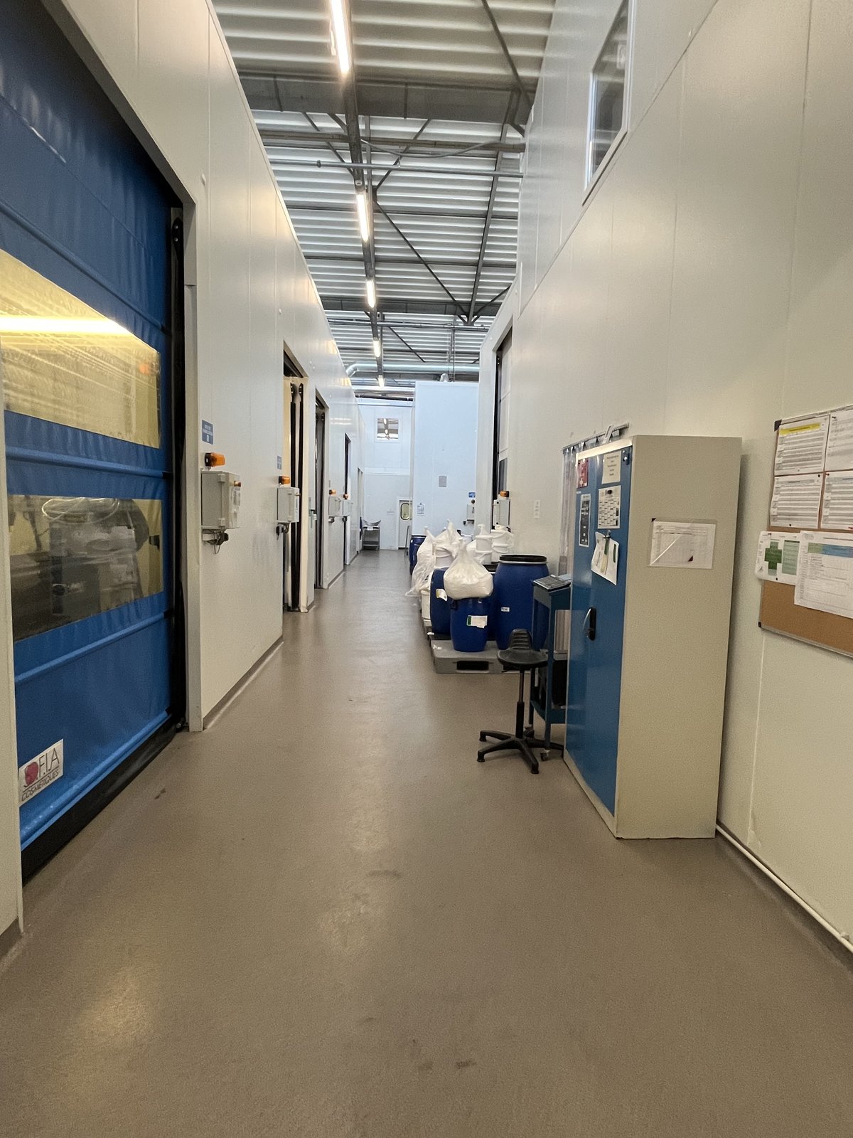 Circulation process, cloisons et tableaux, chantier EGA