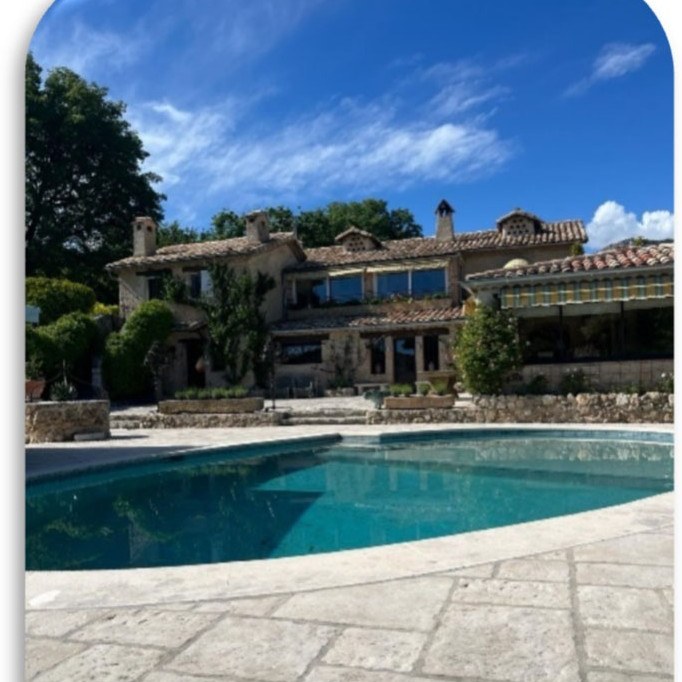 Belle demeure en pierre avec piscine, réalisation EGA